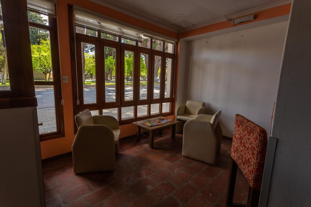 Pinto Terraza Hostel Esquel Exterior photo